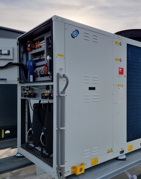 Inkijk in de regelkast warmtepomp